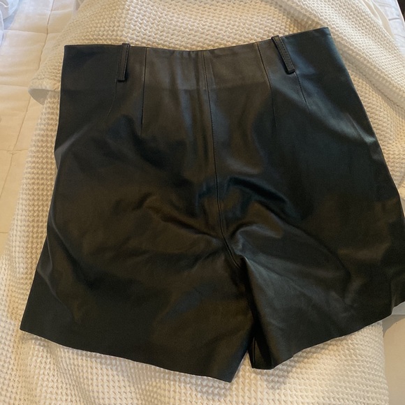 Elegant Black Leather Women Shorts - Picture 7 of 11